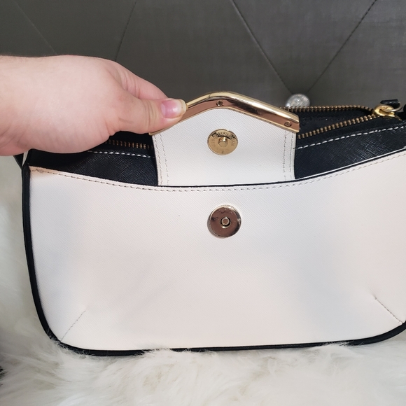 Calvin Klein white crossbody bag - Picture 4 of 16
